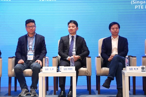 左から Neteaseの最高経営責任者 163 Com オンライン小売業者Jd Comの会長兼Ceoのリチャード チアンドン Xiaomiテクノロジーの会長兼Ceoのレイ ジュンが インターナショナル — ストック写真