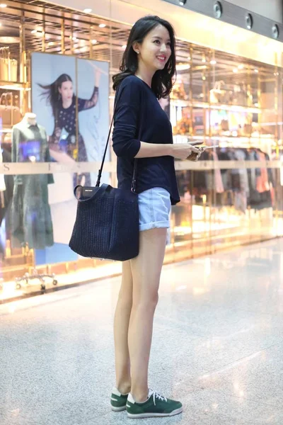 Modella Attrice Cinese Zhang Zilin Arriva All Aeroporto Internazionale Pechino — Foto Stock