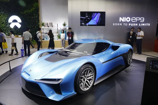 Visitantes Chineses Visualizam Supercarro Elétrico Nio Ep9 Nextev Exibição Durante — Fotografia de Stock