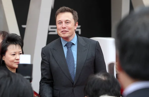 Tesla Ceo Elon Moschus Ist Abgebildet Während Einer Lieferzeremonie Verkaufszentrum — Stockfoto