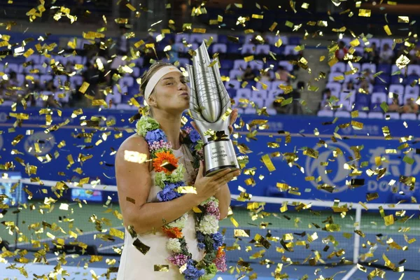 Aryna Sabalenka Della Bielorussia Posa Con Suo Trofeo Dopo Aver — Foto Stock