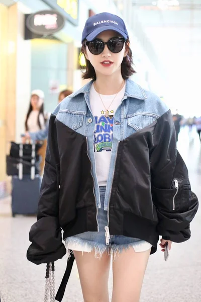 Chińska Aktorka Jing Tian Dociera Beijing Capital International Airport Przed — Zdjęcie stockowe