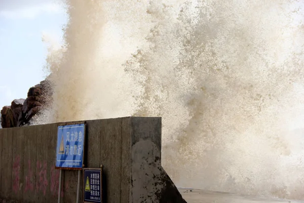 Величезні Хвилі Від Приливної Народила Викликані Тайфуном Трамі Тайфун Року — стокове фото