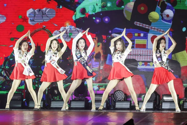 Medlemmar Sydkoreansk Tjejgrupp Red Velvet Utföra Deras Redmare Konsert Taipei — Stockfoto