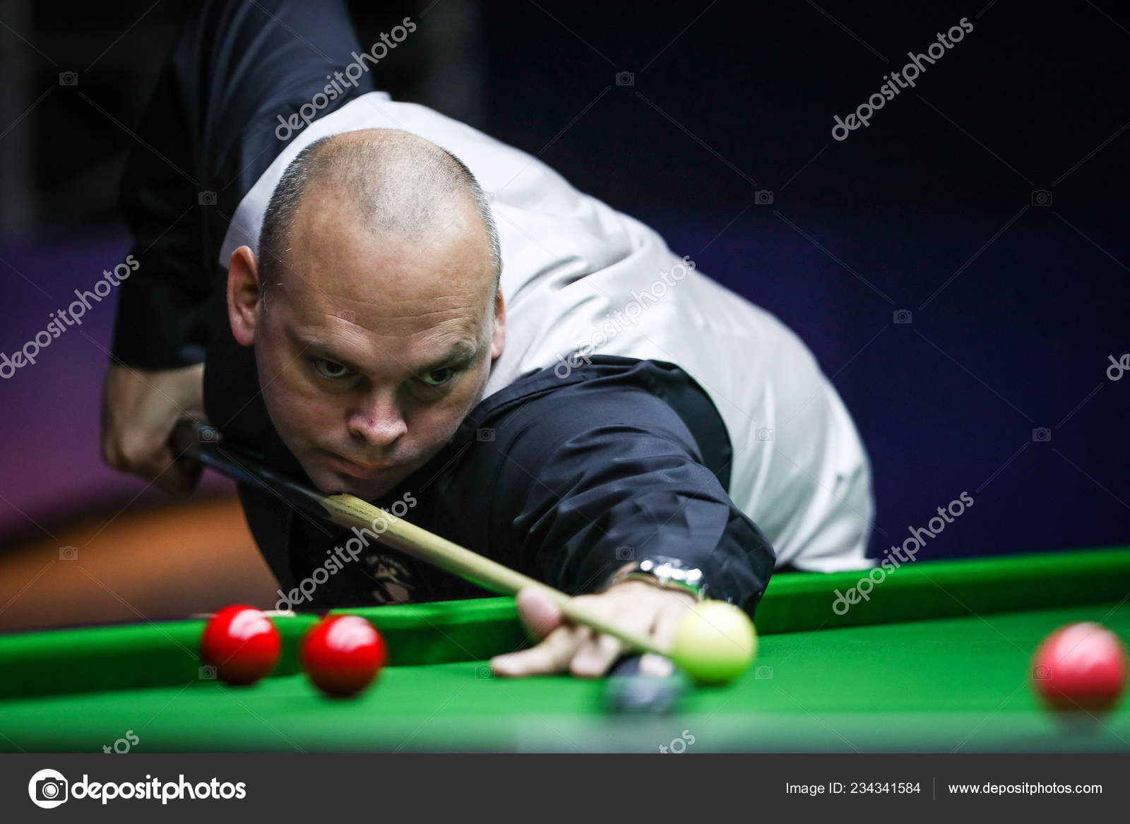 Stuart Bingham England Plays Shot Fan Zhengyi China First Match