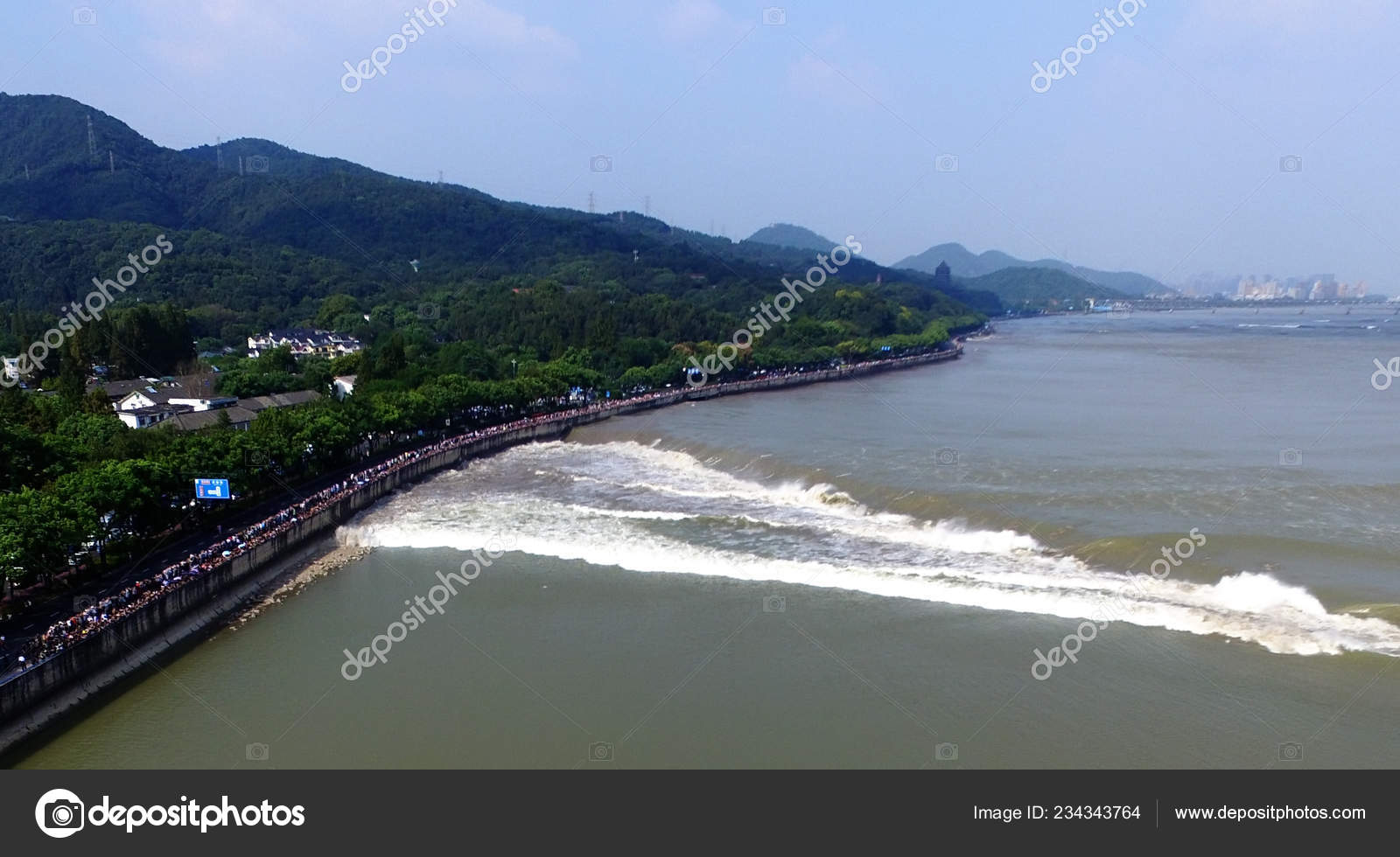 Aerial View Tidal Bores Qiantang River Surging Shanhusha Reservoir Hangzhou Stock Editorial