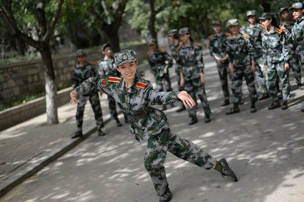 Kínai Munkatársakat Vesz Részt Katonai Képzés Shandong Normal University Nan — Stock Fotó