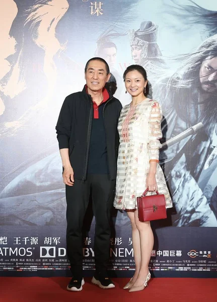 Chinese Regisseur Zhang Yimou Links Zijn Vrouw Ting Chen Aankomen — Stockfoto