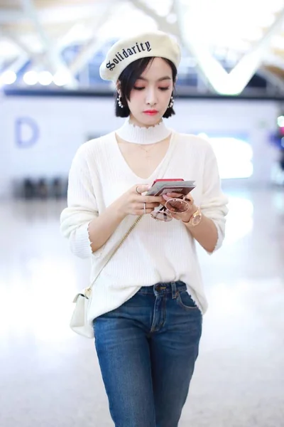 Chinese Singer Actress Victoria Song Qian Arrives Shanghai Pudong International — ストック写真