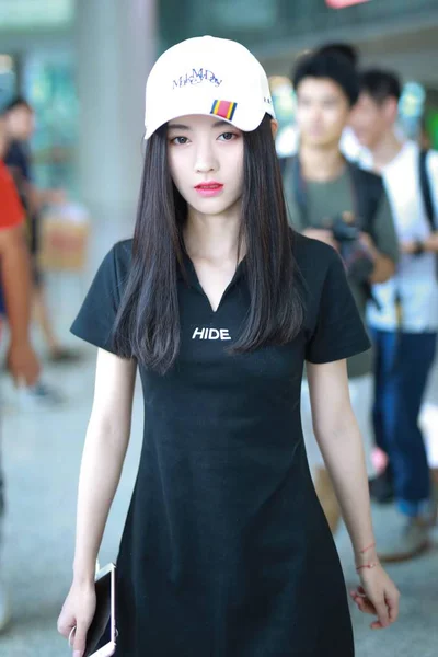 Cantante Actriz China Jingyi Fotografiada Aeropuerto Internacional Shanghai Hongqiao Shanghai — Foto de Stock