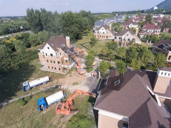 Operai Cinesi Operano Escavatori Smantellare Ville Costruite Illegalmente Nella Città — Foto Stock