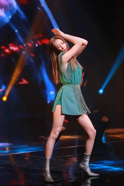 韓国歌手イ ソンミ 鮮美としてよりもっとよく知られている 彼女の新しいアルバムのためのショーケースで実行 ソウル 南朝鮮の 2018 — ストック写真