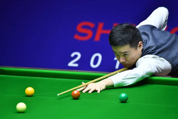 Ding Junhui China Joga Tiro Para Mark Selby Inglaterra Sua — Fotografia de Stock