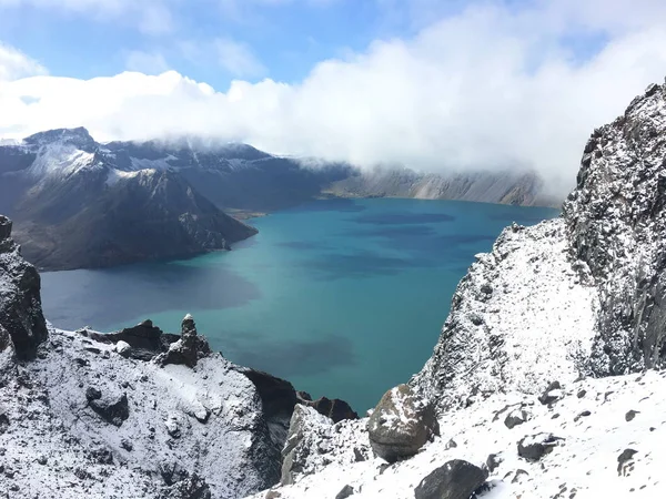 2018年朝鲜族自治州白头山或长白山天湖雪景 中国东北吉林省 2018年郡 2018年9月7日 — 图库照片