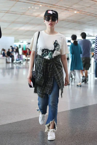 Cantante China Jane Zhang Zhang Liangying Llega Aeropuerto Internacional Beijing — Foto de Stock