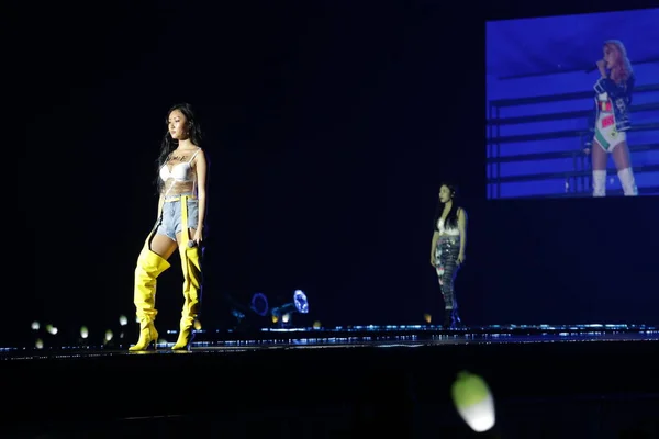 Mitglieder Der Südkoreanischen Mädchengruppe Mamamoo Treten Bei Ihrem Konzert Während — Stockfoto