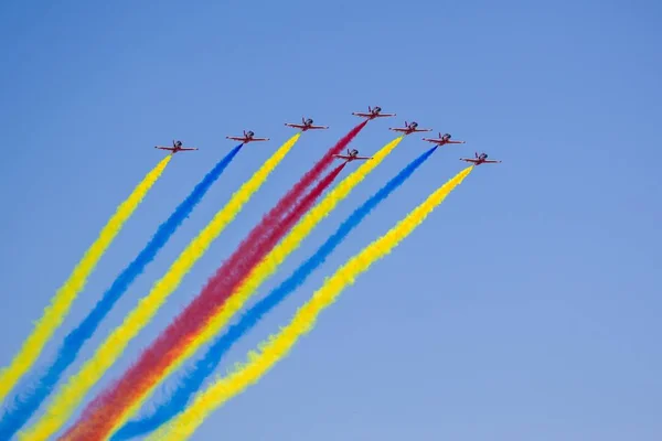 Los Aviones China Del Equipo Aerobático Hongying Decir Águila Roja —  Fotos de Stock