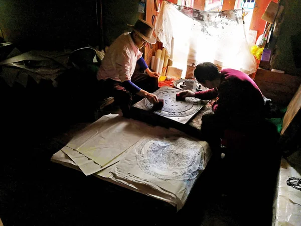 Εργαζόμενοι Κάνουν Εκτυπωτικές Εργασίες Στο Dege Εκτυπώνοντας Σπίτι Dege Parkhang — Φωτογραφία Αρχείου