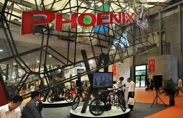 Pessoas Visitam Estande Fabricante Bicicletas Shanghai Phoenix Durante 22A Feira — Fotografia de Stock