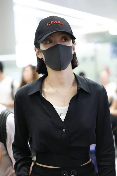 Cântăreața Actrița Chineză Victoria Song Sau Song Qian Ajunge Aeroportul — Fotografie, imagine de stoc