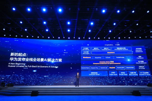 Yan Lida Diretora Presidente Huawei Enterprise Business Group Apresenta Chip — Fotografia de Stock
