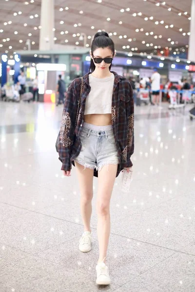 Modelo Chinês Mengyao Mais Conhecido Como Ming Chega Aeroporto Internacional — Fotografia de Stock