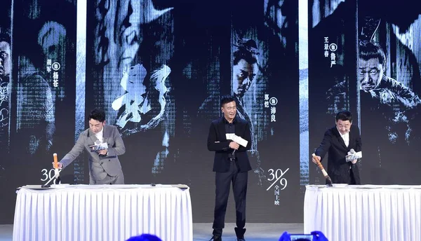 Left Chinese Actors Zheng Kai Jun Wang Jingchun Attend Press — Stock Photo, Image