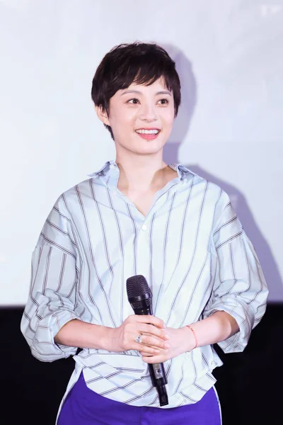 中国女星孙丽在中国北京出席由中国导演张艺谋执导的新片 的粉丝会议活动 — 图库照片