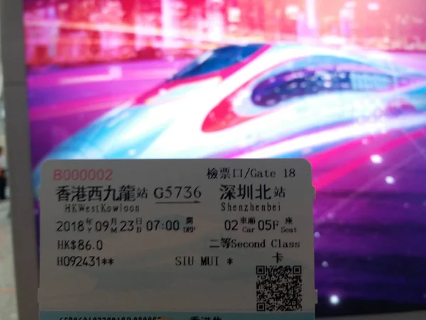 Cittadino Mostra Suo Biglietto Hong Kong West Kowloon Shenzhenbei Guangzhou — Foto Stock