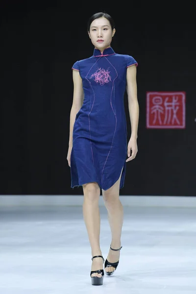 클래식의 패션쇼 2018 동안에 베이징 2018 꿈에서 새로운 창조를 — 스톡 사진