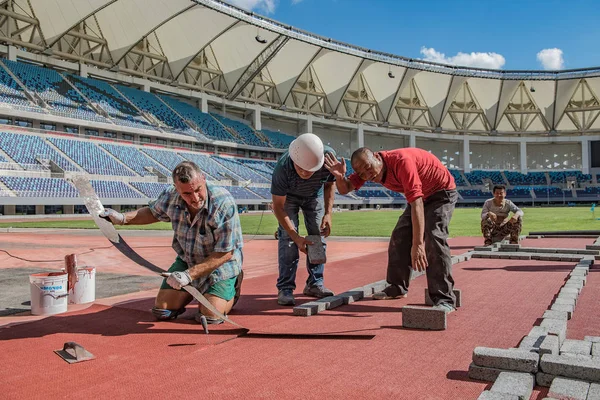 Chinese Workers Give Final Touch Changchun Olympic Park Changchun City — Stock Photo, Image