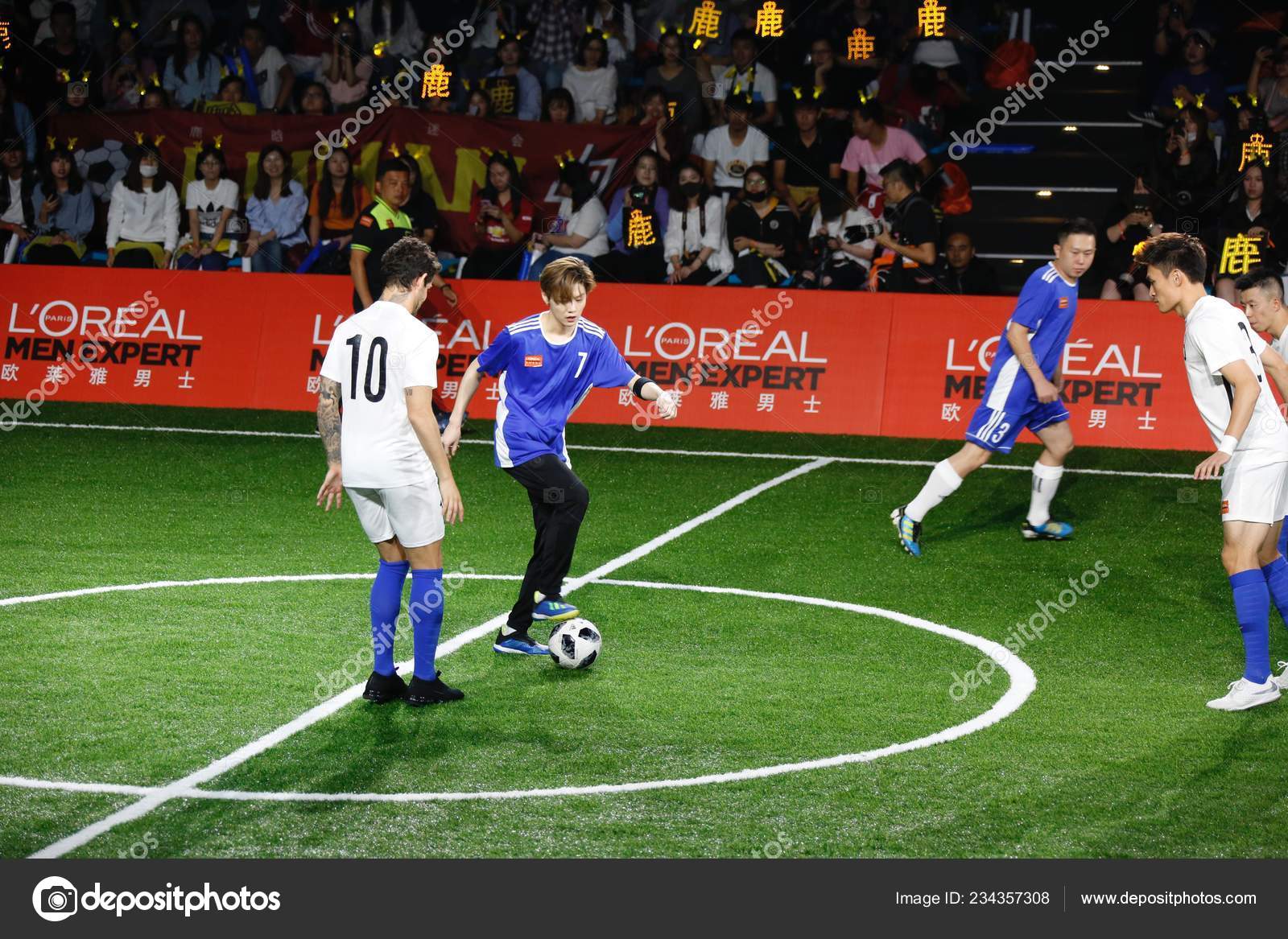 Chinese Actor Singer Han Right Passes Ball Brazilian Football Player