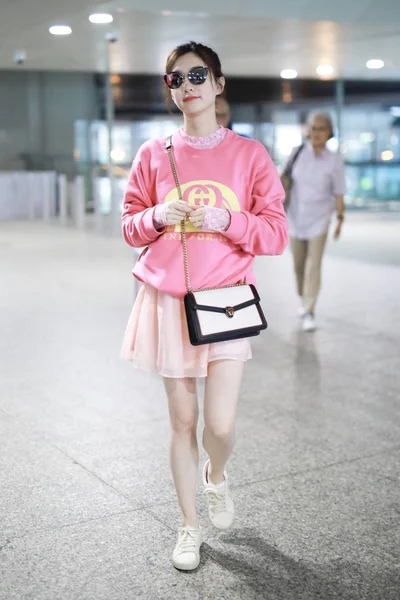 中国女星姜树英于2018年9月10日抵达成都双流国际机场 然后出发于中国西南四川省成都市 — 图库照片