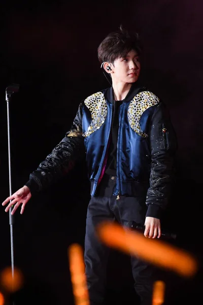 Roy Wang Yuan Grupo Chinês Tfboys Apresenta Durante Seu Concerto — Fotografia de Stock