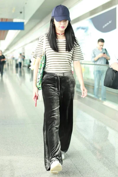 Kinesisk Skådespelerska Yao Chen Anländer Beijing Capital International Airport Före — Stockfoto