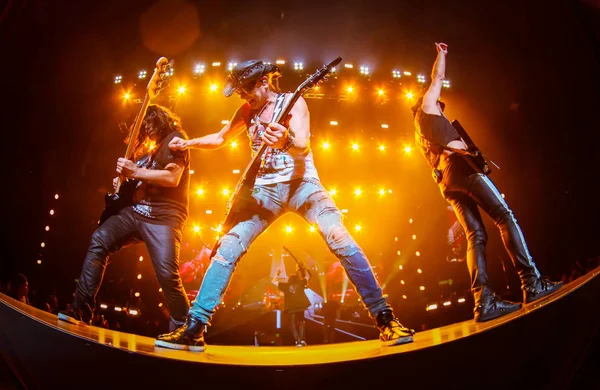 Miembros Banda Rock Alemana Scorpions Presentan Durante Concierto Crazy World — Foto de Stock