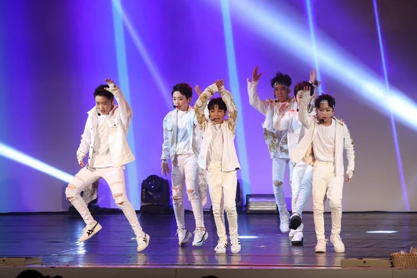 Miembros Boy Band Boy Story Coproducida Por Tencent Music Entertainment —  Fotos de Stock