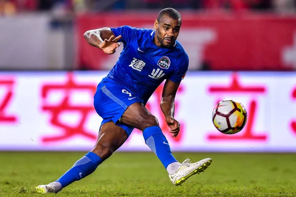 Futbolista Portugués Ricardo Vaz Henan Jianye Hace Pase Contra Chongqing — Foto de Stock