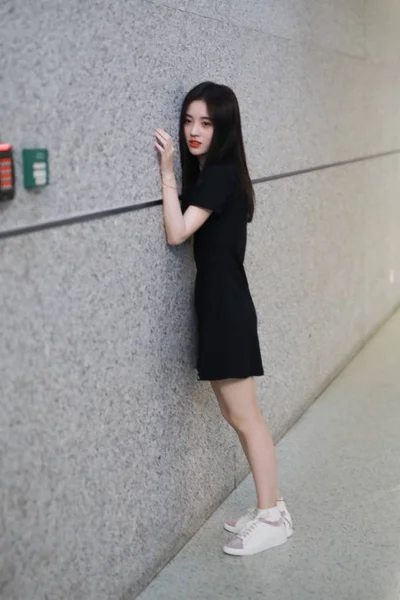 Cantante Actriz China Jingyi Fotografiada Aeropuerto Internacional Shanghai Hongqiao Shanghai — Foto de Stock