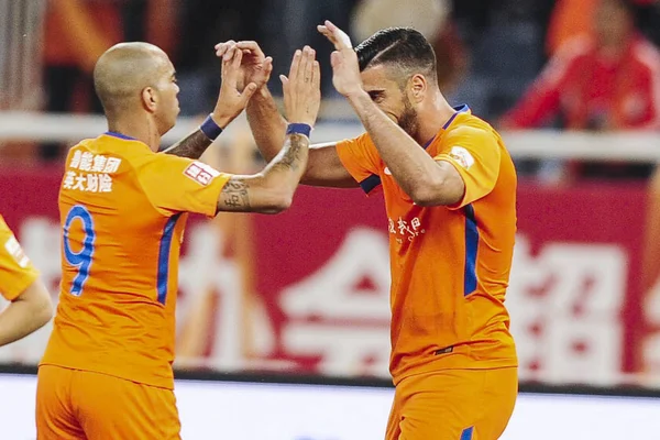 Der Italienische Fußballspieler Graziano Pelle Rechts Von Shandong Luneng Taishan — Stockfoto