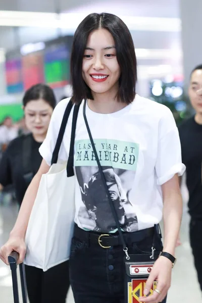 Kinesiska Modell Liu Wen Avbildas Shanghai Hongqiao International Airport Shanghai — Stockfoto