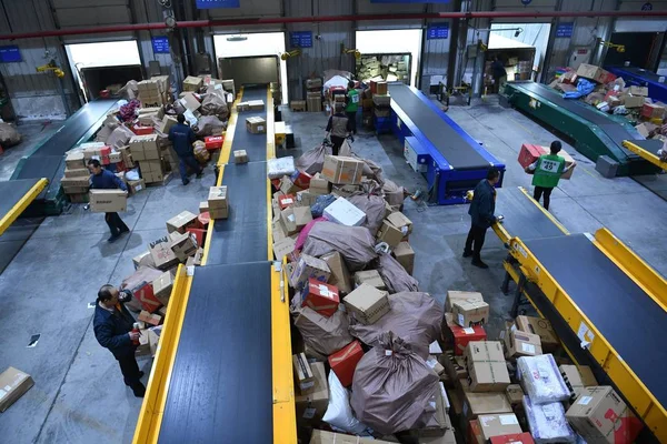Chinese Workers Deal Parcels Most Which Prepared Singles Day Online — Stock Photo, Image