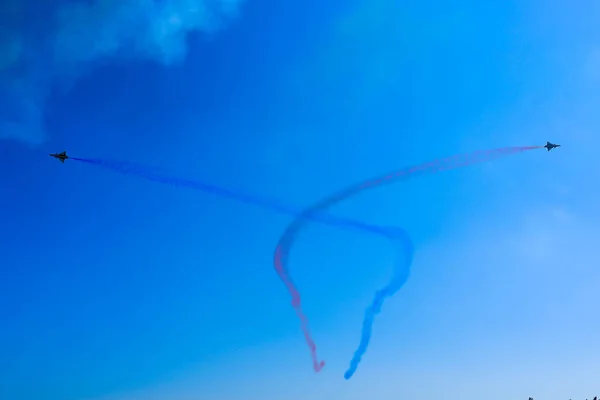 中国人民解放军空军 Bai 特技飞行队 10A 战斗机在中国南方广东省珠海市举行的第十二届中国国际航空航天展览会 也被称为2018年中国航空展 上表演 — 图库照片