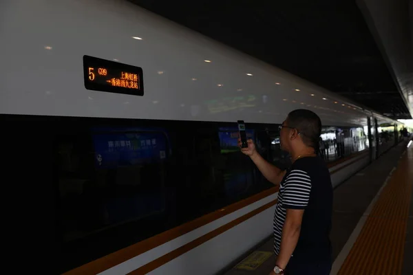 Passagerarna Tåget G99 Den Första Höghastighetståg Från Shanghai Till Hong — Stockfoto