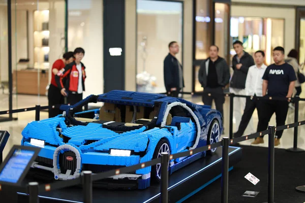Carro Esportivo Bugatti Feito 238 762 Tijolos Lego Está Exibição — Fotografia de Stock