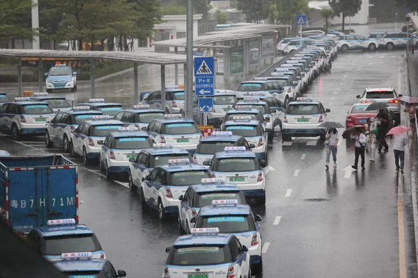 Taxis Queue Recharged Heavy Rainstorms Strong Wind Caused Typhoon Mangkhut — Stock Photo, Image