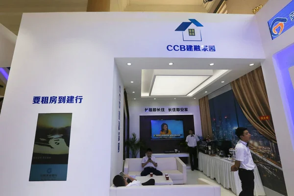 Άνθρωποι Επισκέπτονται Βάση Της Τράπεζας Κατασκευών Της Κίνας Σκτ Κατά — Φωτογραφία Αρχείου