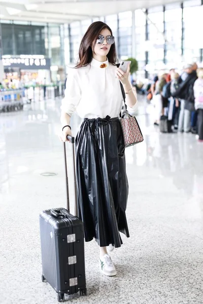 Modelo Chinês Sui Sui Ele Chega Aeroporto Internacional Hongqiao Xangai — Fotografia de Stock