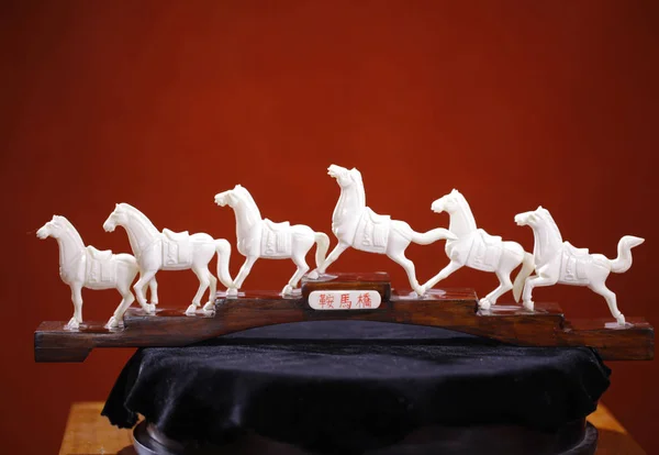 Miniature Sculpture Carved Cattle Bones Chinese Craftsman Zhao Xidong Displayed — Stock Photo, Image