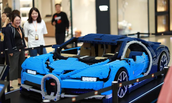 Carro Esportivo Bugatti Feito 238 762 Tijolos Lego Está Exibição — Fotografia de Stock